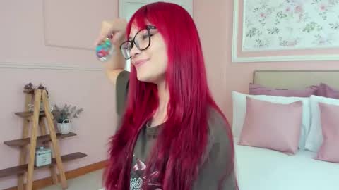 Mae Lyra online show from February 1, 2026, 7:01 pm