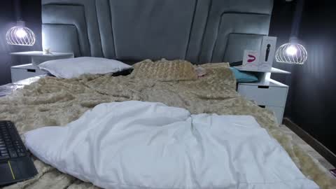 MAEE ANGELS online show from February 6, 2025, 3:48 am