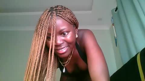 maelys_ta online show from June 17, 2026, 1:56 pm