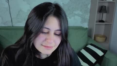 Snapshot of maeren chatting on March 4, 2026, 2:45 pm Mia online show from March 4, 2026, 2:45 pm