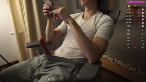 Snapshot of maestro3369 chatting on December 4, 2024, 3:21 pm Mike XMaestro 3369 online show from December 4, 2024, 3:21 pm