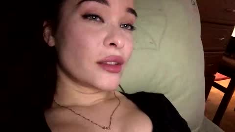 magggg658318 online show from November 18, 2025, 1:15 pm