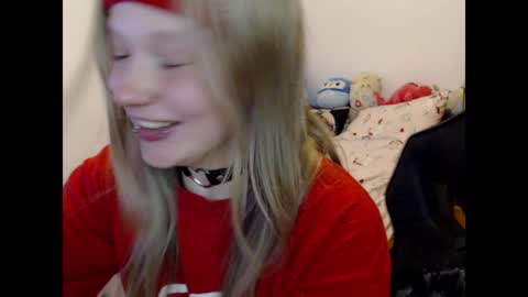 Magdalene Swaggy online show from December 11, 2024, 6:52 pm