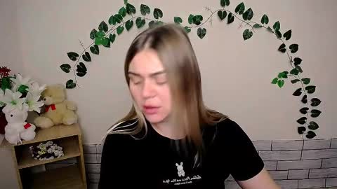 magic_katarina_ online show from February 3, 2025, 7:18 am