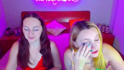 Lili and Bella online show from January 17, 2025, 7:19 am