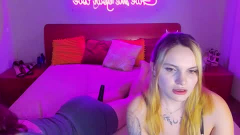 Lili and Bella online show from March 5, 2025, 10:33 am