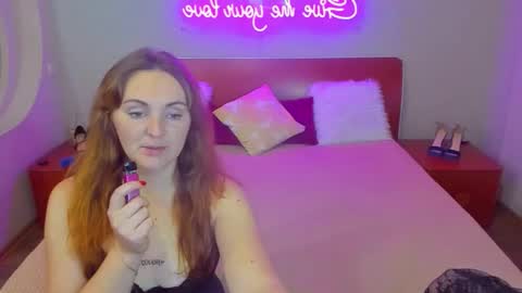 Lili and Bella online show from December 21, 2025, 6:15 pm