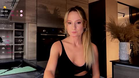 Snapshot of magicpeaach chatting on December 1, 2024, 4:29 pm magicpeaach online show from December 1, 2024, 4:29 pm