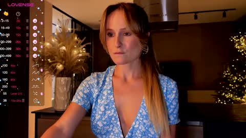 Snapshot of magicpeaach chatting on January 11, 2025, 4:03 pm magicpeaach online show from January 11, 2025, 4:03 pm