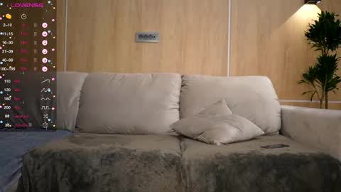 Snapshot of magicpeaach chatting on March 1, 2025, 9:37 pm magicpeaach online show from March 1, 2025, 9:37 pm