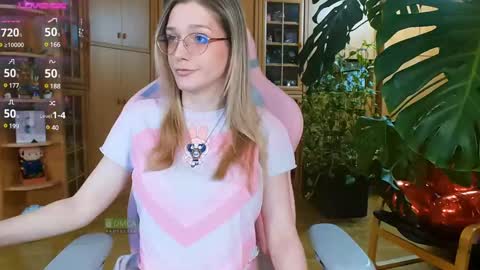 Nicole online show from February 25, 2025, 8:41 pm