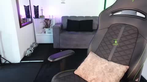 Snapshot of magnus_savage chatting on February 4, 2026, 5:08 pm If you want me to use the Lovense please let me know -- online show from February 4, 2026, 5:08 pm