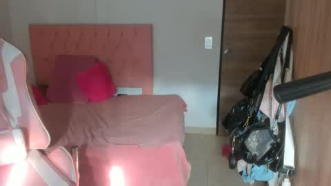 mahia_frizzy online show from October 28, 2025, 8:44 pm