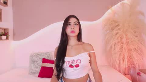 MAIA  LIA  online show from December 18, 2025, 9:43 pm