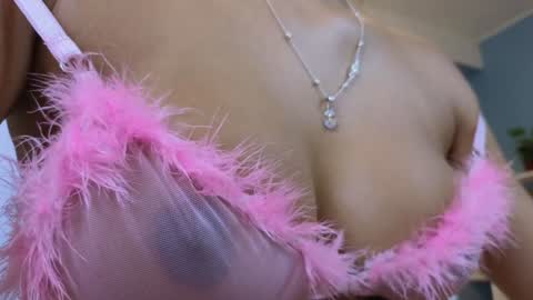 Maiaa Ruiz  online show from December 4, 2024, 3:10 pm