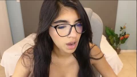 Maiaa Ruiz  online show from October 3, 2025, 2:47 pm