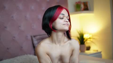  Maia  online show from December 13, 2025, 7:53 pm