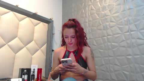 Snapshot of maiapark chatting on December 21, 2024, 6:23 pm Maia  online show from December 21, 2024, 6:23 pm