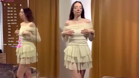 Elina online show from October 5, 2025, 7:17 am