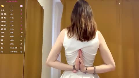 Elina online show from October 26, 2025, 10:21 am