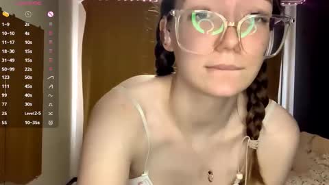 Elina online show from October 29, 2025, 8:16 am