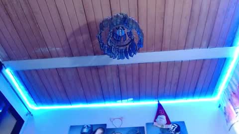 Bella Maidi online show from January 18, 2025, 5:04 pm