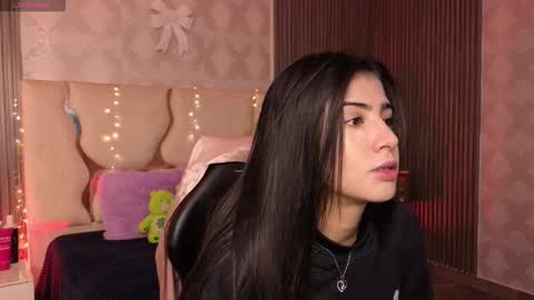maiily_tay online show from February 18, 2026, 12:34 pm