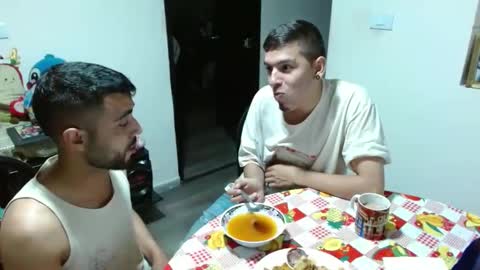 Snapshot of maiki_foxx chatting on November 14, 2025, 2:32 am Maiki online show from November 14, 2025, 2:32 am