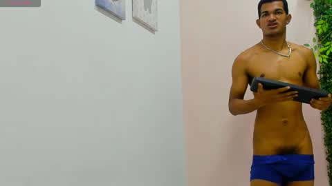 Snapshot of maikol_twinkx chatting on December 5, 2025, 3:48 am maikol_twinkx online show from December 5, 2025, 3:48 am