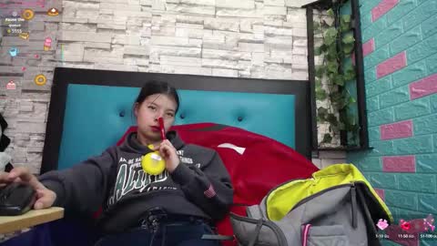  MAILY CAN  online show from November 1, 2025, 12:40 pm