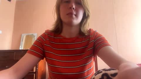 Snapshot of maisawin chatting on June 3, 2026, 6:49 am Evie online show from June 3, 2026, 6:49 am