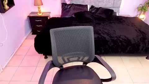 MAITE STONE1 online show from September 30, 2025, 3:55 am