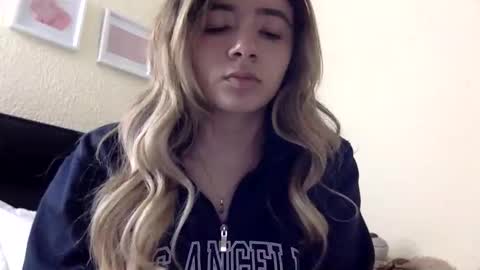 majo_gomezz online show from May 18, 2026, 2:51 am