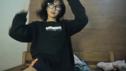 Snapshot of makelovewithzy chatting on March 12, 2025, 3:51 pm Ling and John online show from March 12, 2025, 3:51 pm