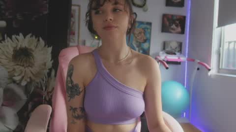 Snapshot of makiyahbelle2 chatting on April 8, 2026, 2:44 am MakiyahBelle online show from April 8, 2026, 2:44 am