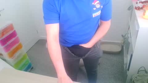 malecamslave18 online show from December 19, 2025, 3:19 pm