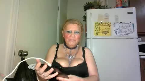 Snapshot of malinda702 chatting on November 17, 2025, 3:12 am malinda702 online show from November 17, 2025, 3:12 am