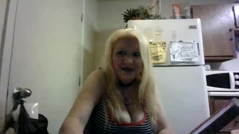 Snapshot of malinda702 chatting on November 27, 2025, 7:10 am malinda702 online show from November 27, 2025, 7:10 am
