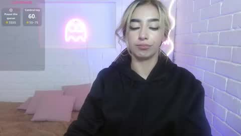 Malory  online show from October 26, 2025, 11:38 am