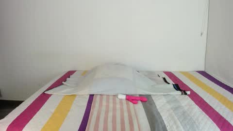 instagram  nueela   online show from November 1, 2025, 12:12 am