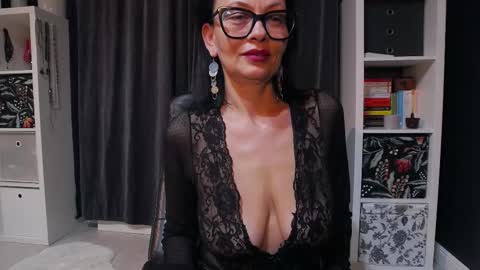 ioana love online show from November 22, 2025, 9:25 pm