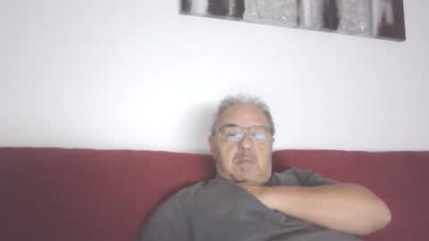 Snapshot of mambow99 chatting on January 19, 2025, 1:32 am OLDMANFREE online show from January 19, 2025, 1:32 am