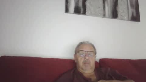 Snapshot of mambow99 chatting on October 18, 2025, 8:31 pm OLDMANFREE online show from October 18, 2025, 8:31 pm