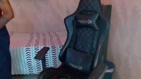 man_san11 online show from September 15, 2025, 2:28 pm