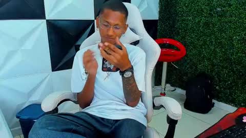 man_san11 online show from November 3, 2025, 3:35 pm