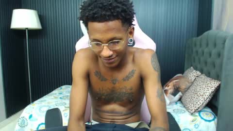 man_sant11 online show from May 1, 2026, 4:55 pm