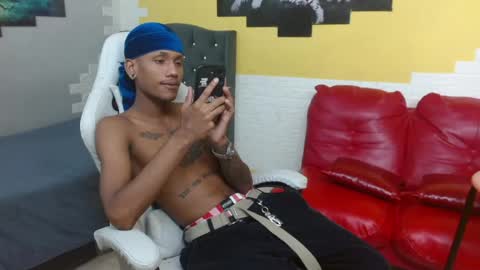 man_sant11 online show from May 6, 2026, 4:01 pm