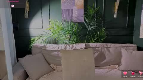 Luna online show from June 8, 2026, 1:28 am