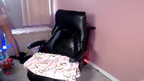 MandyBabyXXX online show from April 13, 2026, 1:00 am