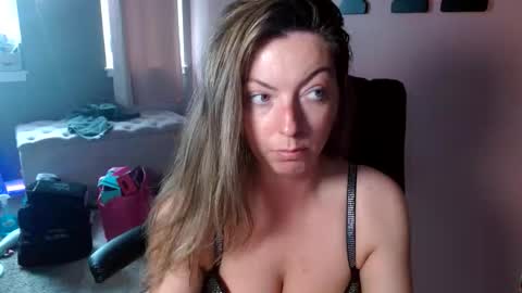 Snapshot of mandybabyxxx chatting on April 21, 2026, 11:51 pm MandyBabyXXX online show from April 21, 2026, 11:51 pm